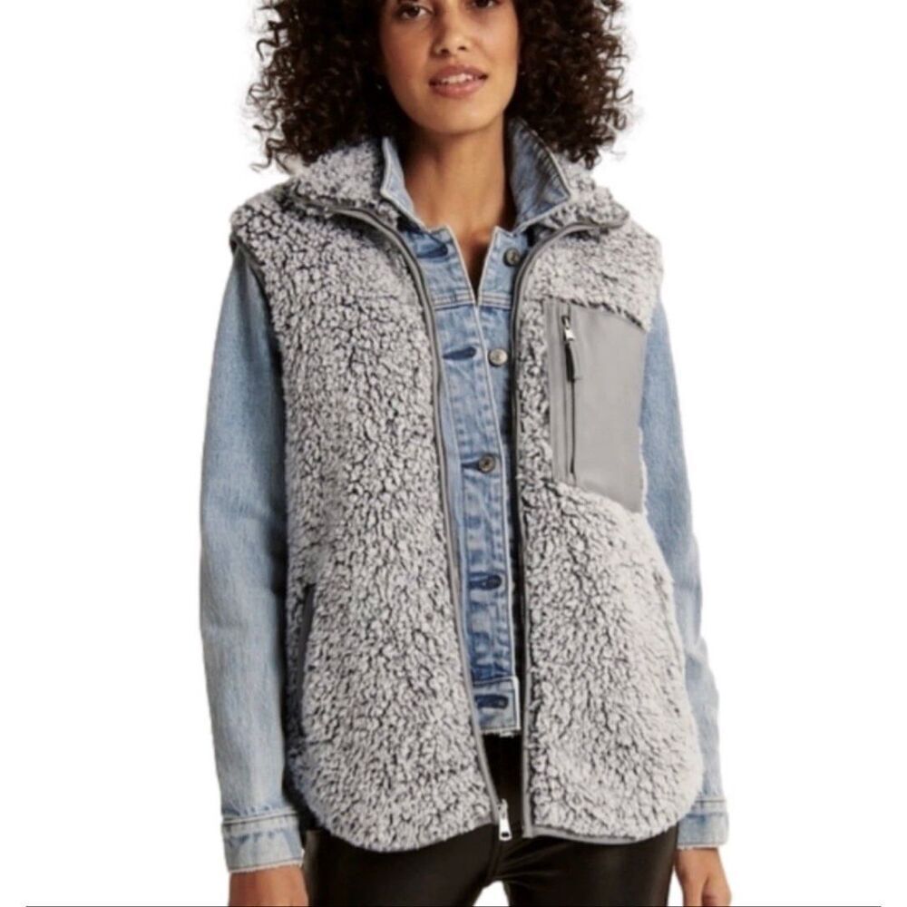 Abercrombie Fitch Women’s Large Cloud Sherpa Vest Gray Zip Soft A&F pockets